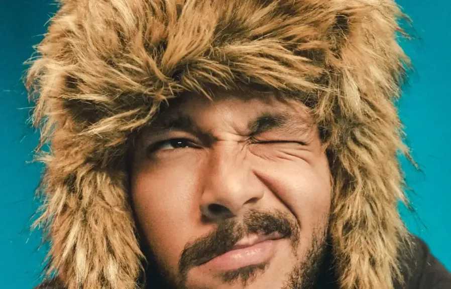 مقابلة الغلاف لبيلبورد عربية: ويجز الحكيم المتجدد الذي لا يخضع للتوقعات